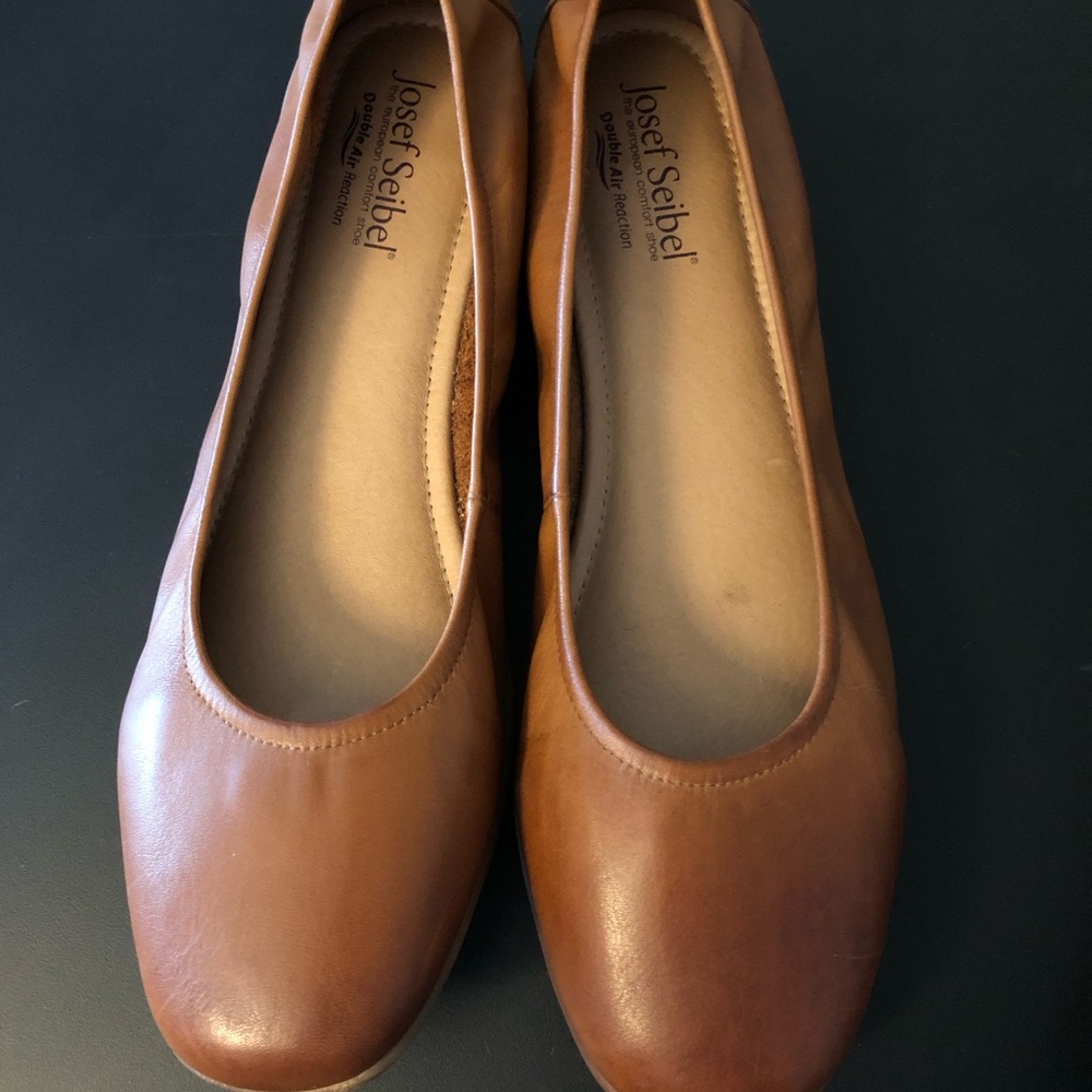 Josef Seibel Women's Caramel Leather Flats